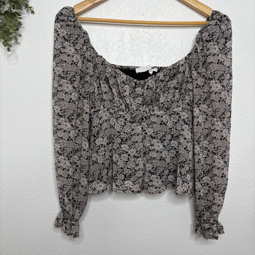 ASTR The Label Floral Smocked Back Peplum Top XS Black Beige‎ Balloon Sleeve - Picture 4 of 5